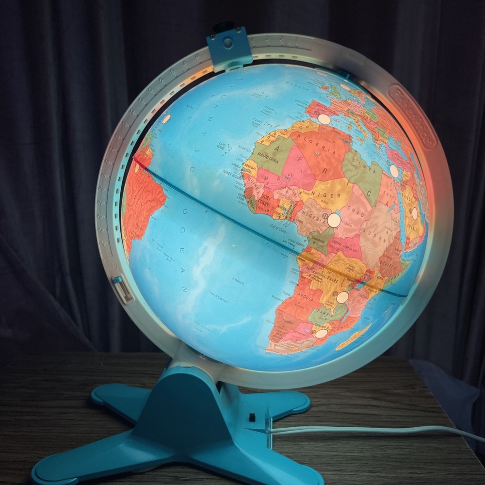 Vintage 1988 Fisher Price World Globe Illuminated Educational Viewfinder‎ Works